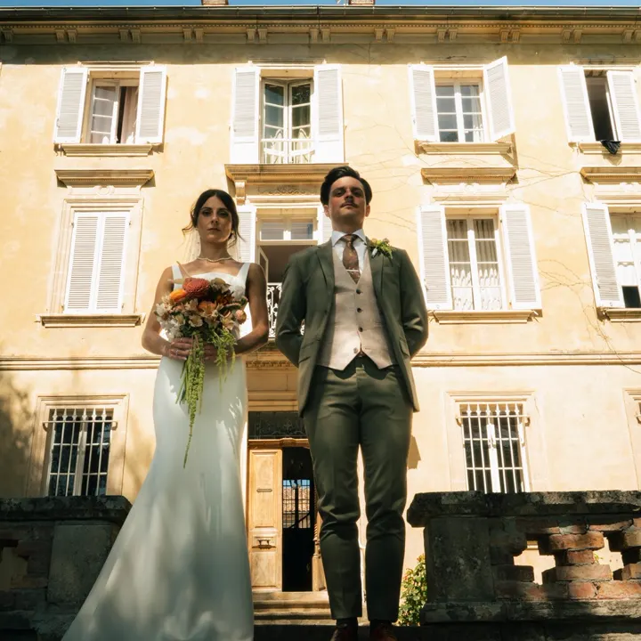 Fanny & Maxime Domaine : @domaine_de_lermitage Photographe: @levyloye MUA: @cloe_mua Robe : @with.lov